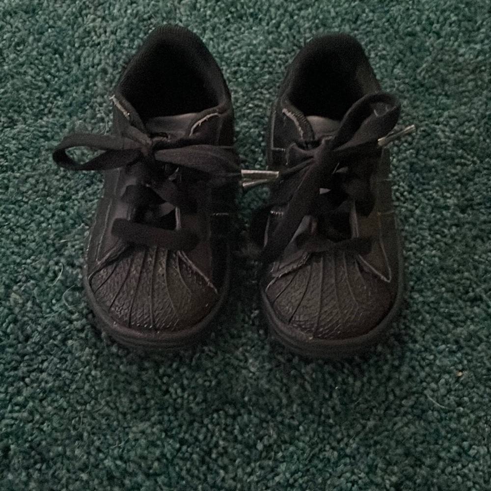 Adidas Sneakers